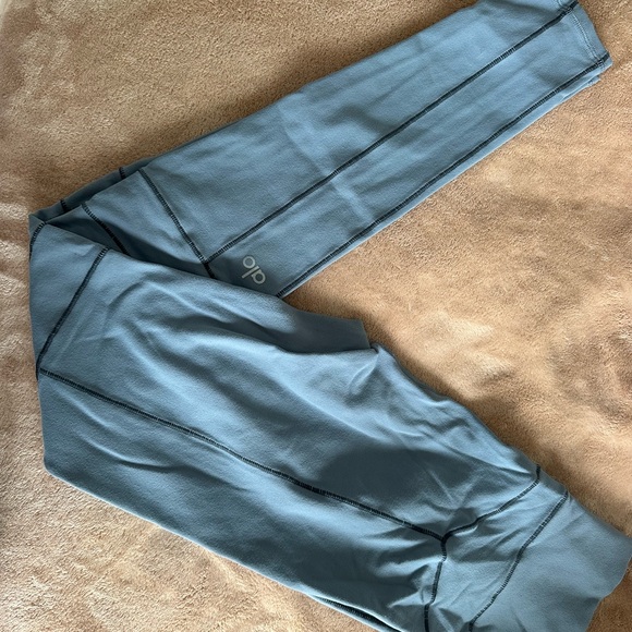 ALO Yoga Blue Leggings for Active Comfort - Picture 2 of 4